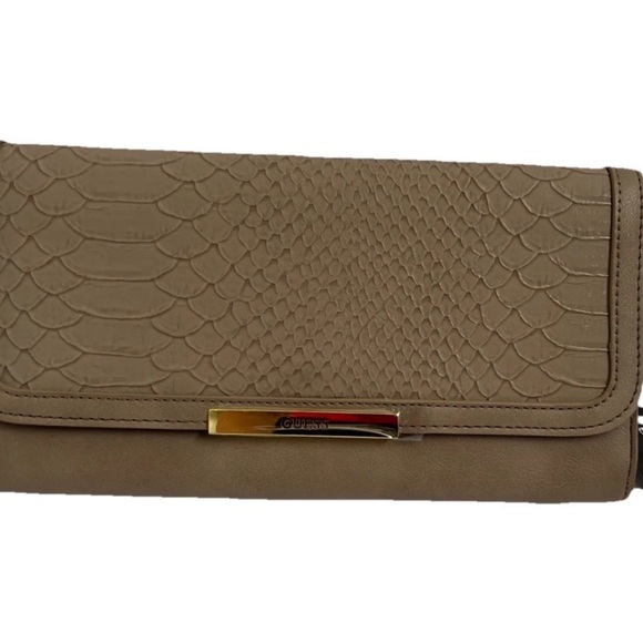 Guess Clutch Purse Handbag Snake Skin Beige Tan Bag - Picture 1 of 9